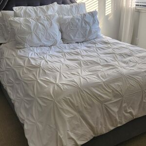 West Elm Elegant White Queen Duvet Cover Set With 4 Shams
